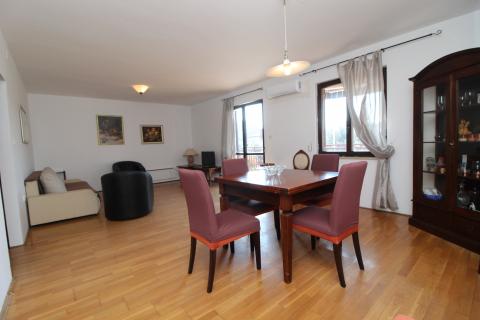 Fažana, kuća sa 4 stambene jedinice