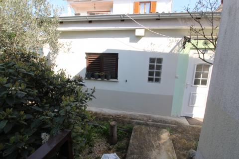 Fažana, kuća sa 4 stambene jedinice