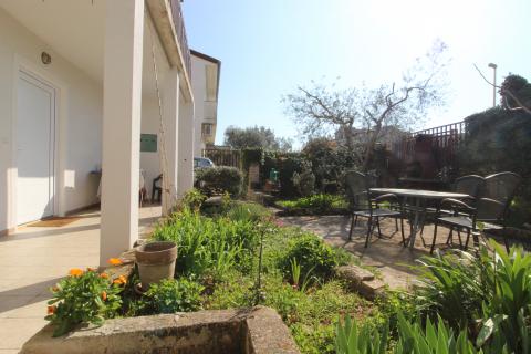 Fažana, kuća sa 4 stambene jedinice