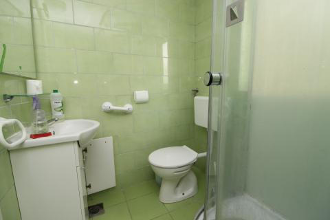 Fažana, kuća sa 4 stambene jedinice