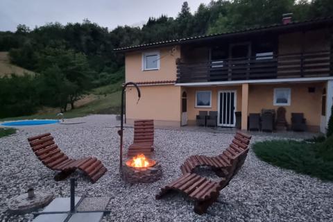 Дом Vujnovići, Vrbovsko, 200m2