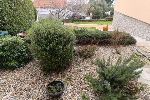 Novi Vinodolski, etaža kuće s dva stana 150 m od mora