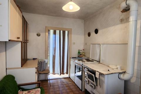 Gorski Kotar, Lič - samostojeća autohtona kuća sa okućnicom 722 m2