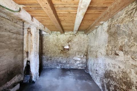 Gorski Kotar, Lič - samostojeća autohtona kuća sa okućnicom 722 m2