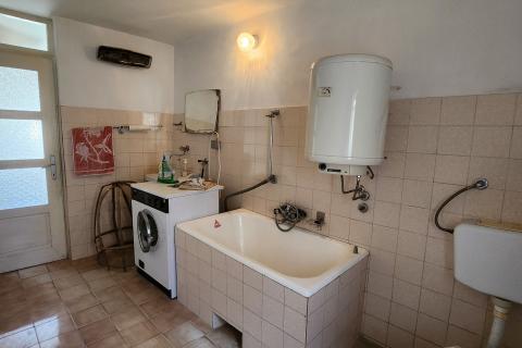 Gorski Kotar, Lič - samostojeća autohtona kuća sa okućnicom 722 m2