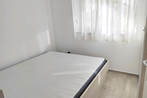 Pag; Novalja - apartman sa pogledom i uključenim parkingom