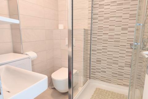 Pag; Novalja - apartman sa pogledom i uključenim parkingom