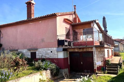 Istra, Novigrad, samostojeća kuća sa velikom okućnicom