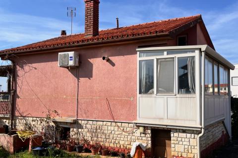 Istra, Novigrad, samostojeća kuća sa velikom okućnicom