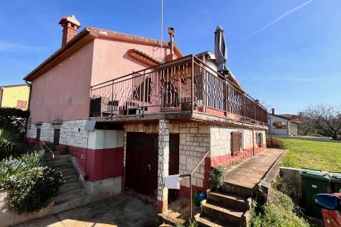 Istra, Novigrad, samostojeća kuća sa velikom okućnicom