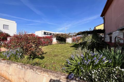 Istra, Novigrad, samostojeća kuća sa velikom okućnicom