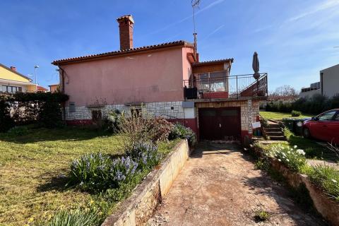 Istra, Novigrad, samostojeća kuća sa velikom okućnicom