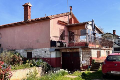 Istra, Novigrad, samostojeća kuća sa velikom okućnicom