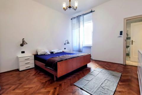 Rijeka, Centar, 3S+DB stan, NAJAM, na drugom katu u zgradi sa liftom