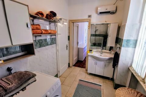 Rijeka, Centar, 3S+DB stan, NAJAM, na drugom katu u zgradi sa liftom