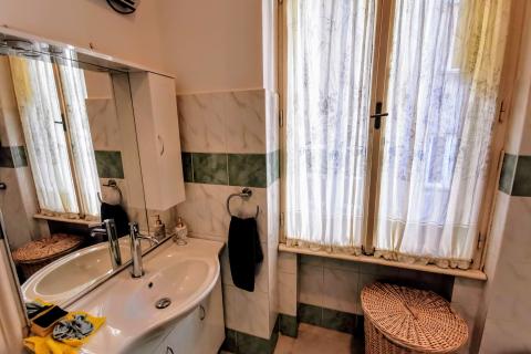 Rijeka, Centar, 3S+DB stan, NAJAM, na drugom katu u zgradi sa liftom