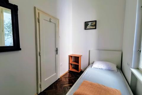 Rijeka, Centar, 3S+DB stan, NAJAM, na drugom katu u zgradi sa liftom