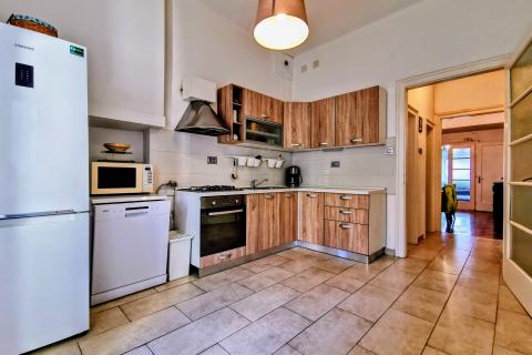 Rijeka, Centar, 3S+DB stan, NAJAM, na drugom katu u zgradi sa liftom