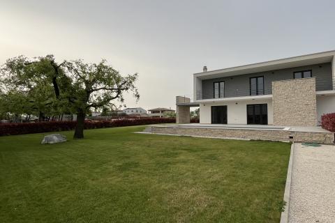 Poreč - okolica, moderna novogradnja sa bazenom