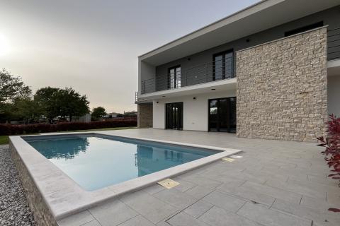 Poreč - okolica, moderna novogradnja sa bazenom