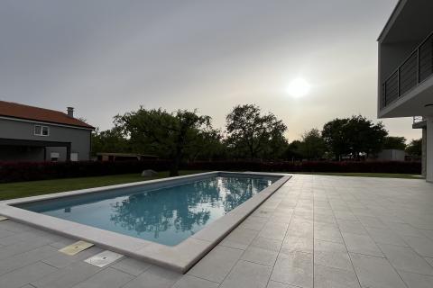 Poreč - okolica, moderna novogradnja sa bazenom