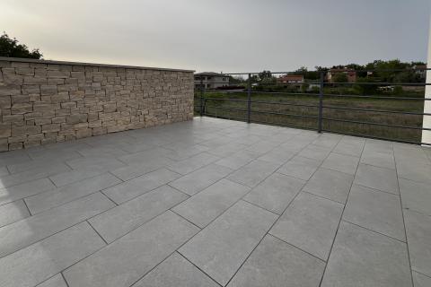 Poreč - okolica, moderna novogradnja sa bazenom