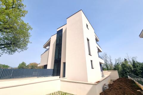 OPATIJA, LOVRAN-  novogradnja,eksluzivna vila sa bazenom, garažom, jacuzzijem, pogledom na more, 150 M OD MORA!!