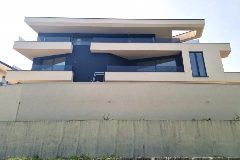 OPATIJA, LOVRAN-  novogradnja,eksluzivna vila sa bazenom, garažom, jacuzzijem, pogledom na more, 150 M OD MORA!!