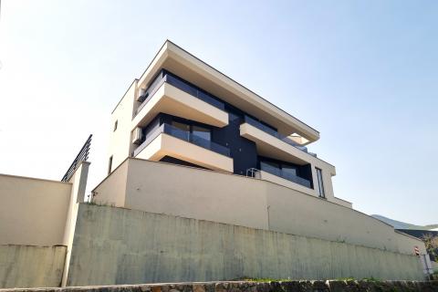 OPATIJA, LOVRAN-  novogradnja,eksluzivna vila sa bazenom, garažom, jacuzzijem, pogledom na more, 150 M OD MORA!!