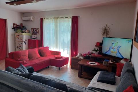 Otok Rab, samostojeća kuća s bazenom na posjedu od 1280 m2