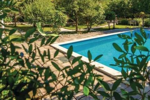 Otok Rab, samostojeća kuća s bazenom na posjedu od 1280 m2