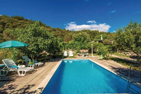 Otok Rab, samostojeća kuća s bazenom na posjedu od 1280 m2