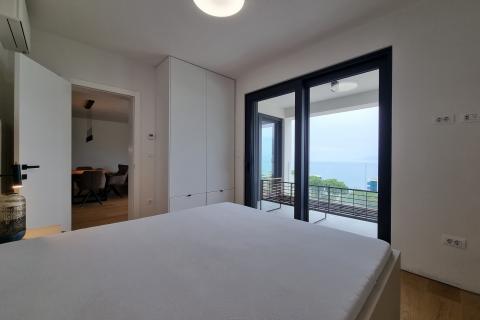 OPATIJA,COSTABELLA- NOVOGRADNJA, stan s garažom i pogledom na more, 250 m od mora