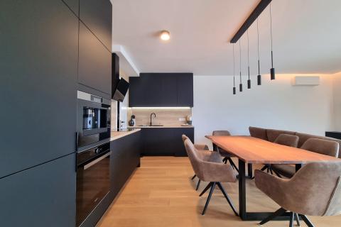 OPATIJA,COSTABELLA- NOVOGRADNJA, stan s garažom i pogledom na more, 250 m od mora