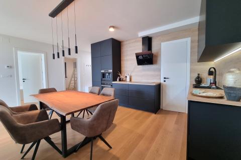 OPATIJA,COSTABELLA- NOVOGRADNJA, stan s garažom i pogledom na more, 250 m od mora