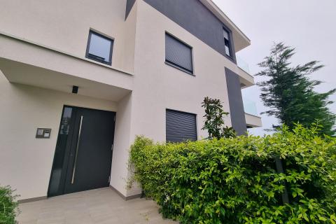 OPATIJA,COSTABELLA- NOVOGRADNJA, stan s garažom i pogledom na more, 250 m od mora