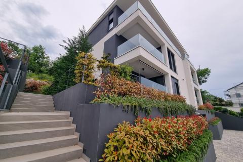 OPATIJA,COSTABELLA- NOVOGRADNJA, stan s garažom i pogledom na more, 250 m od mora