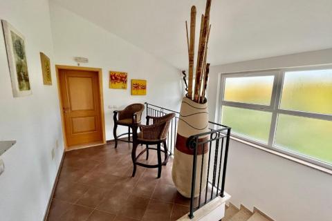 Poreč, stan od 82 m2 na traženoj lokaciji, 5oo metara od mora