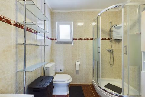 Opatija, Lovran -apartmanska kuća 450m2 sa 4 stana 