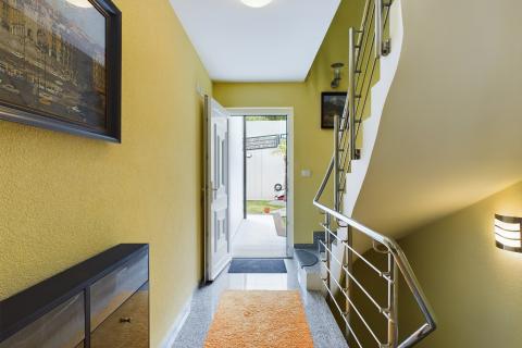 Opatija, Lovran -apartmanska kuća 450m2 sa 4 stana 