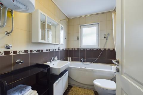 Opatija, Lovran -apartmanska kuća 450m2 sa 4 stana 