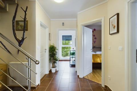 Opatija, Lovran -apartmanska kuća 450m2 sa 4 stana 