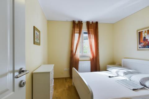 Opatija, Lovran -apartmanska kuća 450m2 sa 4 stana 