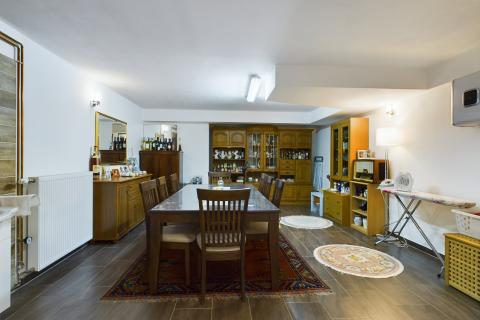 Opatija, Lovran -apartmanska kuća 450m2 sa 4 stana 