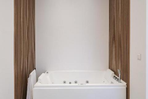 OPATIJA,VOLOSKO- luksuzan stan, 1. red do mora