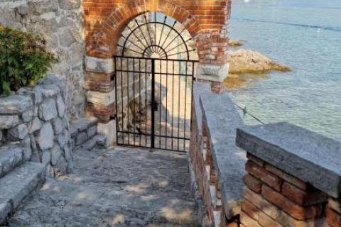 OPATIJA,VOLOSKO- luksuzan stan, 1. red do mora