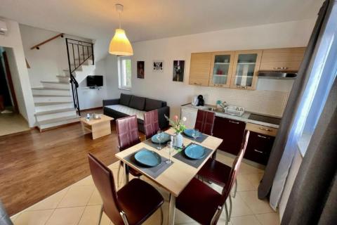 Poreč, stan od 82 m2 na traženoj lokaciji, 5oo metara od mora