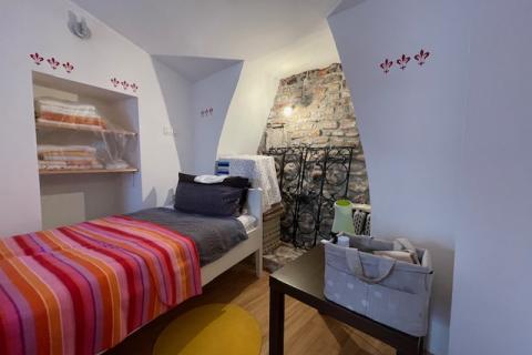 Cres,Grad Cres, autohtona kuća 65 m2, 150 m od gradske rive