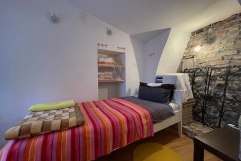 Cres,Grad Cres, autohtona kuća 65 m2, 150 m od gradske rive