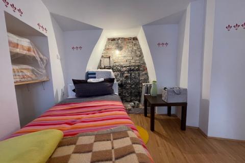 Cres,Grad Cres, autohtona kuća 65 m2, 150 m od gradske rive